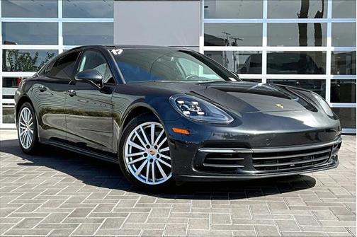 2017 Porsche Panamera 4
