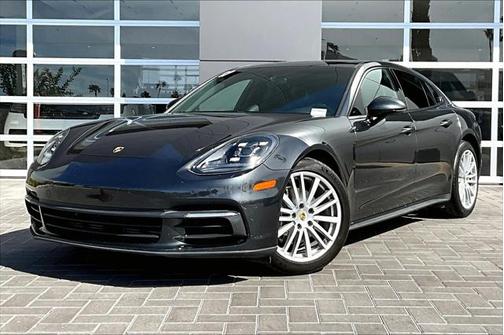 2017 Porsche Panamera 4