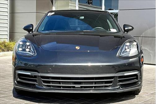 2017 Porsche Panamera 4