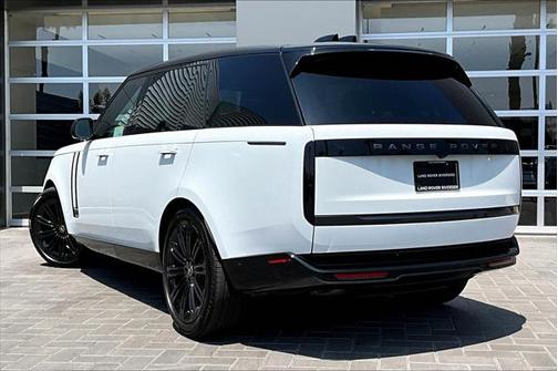 2025 Land Rover Range Rover P400 SE 7 Seat