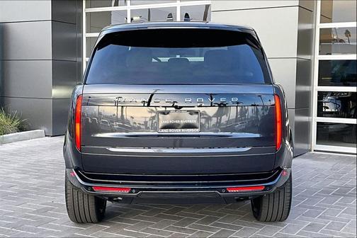 2026 Land Rover Range Rover P400 SE 7 Seat