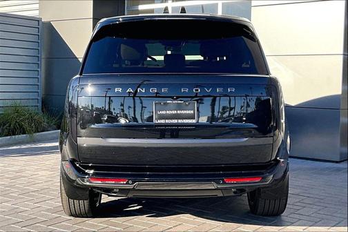 Santorini Black 2026 Land Rover Range Rover P400 SE 7 Seat