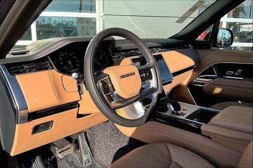 Santorini Black 2026 Land Rover Range Rover P400 SE 7 Seat