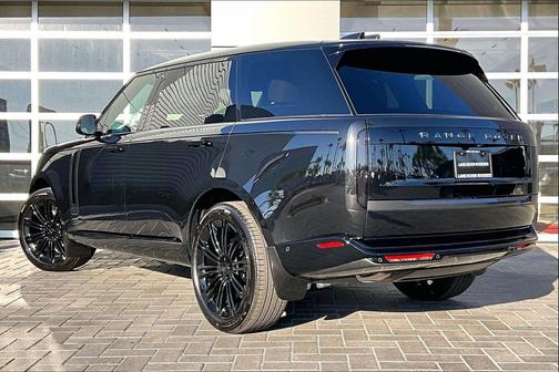 Santorini Black 2026 Land Rover Range Rover P400 SE 7 Seat