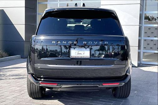 Santorini Black 2026 Land Rover Range Rover P400 SE 7 Seat