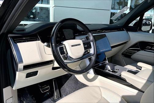 Santorini Black 2026 Land Rover Range Rover P530 SE