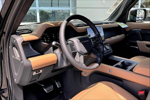 2025 Land Rover Defender 110 V8