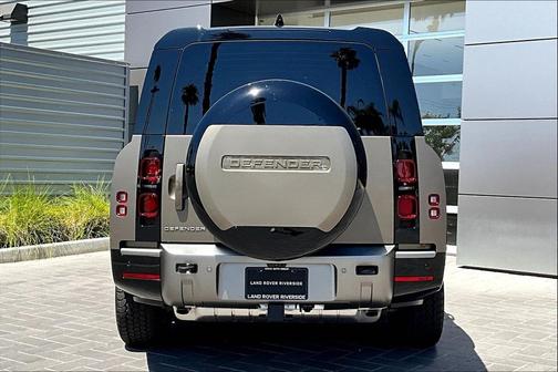 2025 Land Rover Defender 130 P400 X-Dynamic SE
