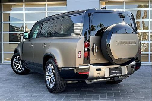 2025 Land Rover Defender 130 P400 X-Dynamic SE