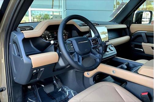 2025 Land Rover Defender 130 P400 X-Dynamic SE