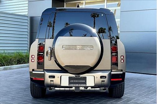 2025 Land Rover Defender 130 P400 X-Dynamic SE