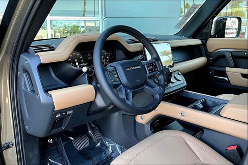 2025 Land Rover Defender 130 P400 X-Dynamic SE