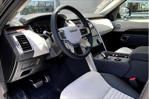 2025 Land Rover Discovery P360 Dynamic SE