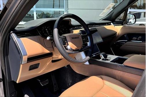 2025 Land Rover Range Rover P400 SE 7 Seat