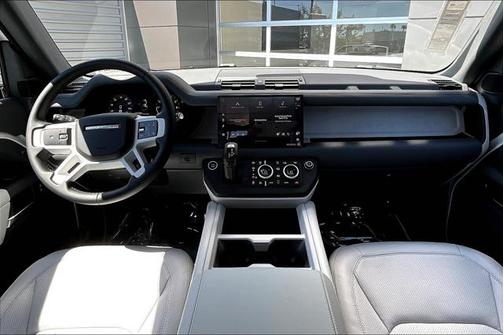 2025 Land Rover Defender 110 P400 X-Dynamic SE
