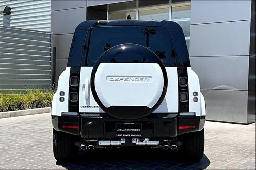 2025 Land Rover Defender 110 V8