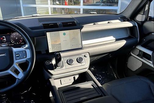 2024 Land Rover Defender 130 P400 S