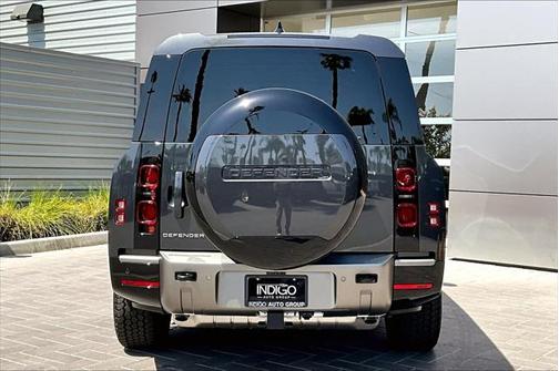 2025 Land Rover Defender 130 P400 X-Dynamic SE