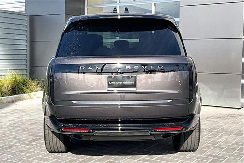 2025 Land Rover Range Rover P400 SE 7 Seat