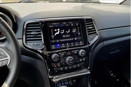 2022 Jeep Grand Cherokee Laredo