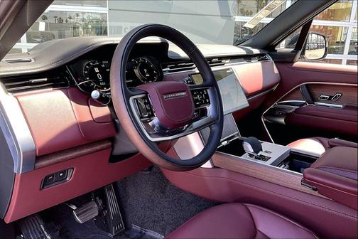 Fuji White 2026 Land Rover Range Rover P550e SE