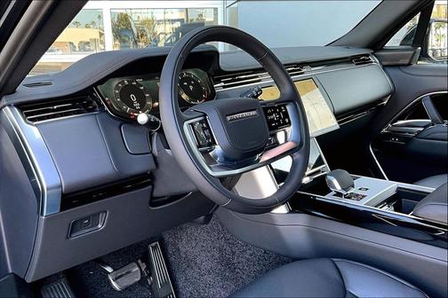 2025 Land Rover Range Rover P530 SE 7 Seat
