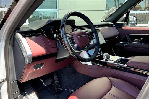 2025 Land Rover Range Rover P530 SE