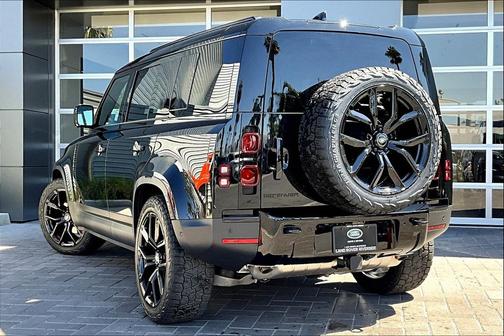 2025 Land Rover Defender 110 P400 S