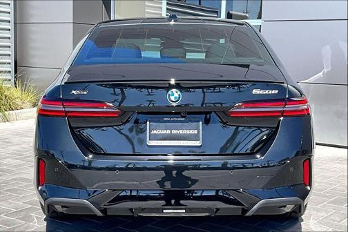 2025 BMW 550e xDrive