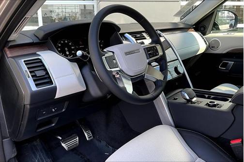 2025 Land Rover Discovery P360 Dynamic SE