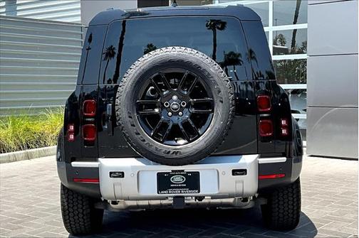 2025 Land Rover Defender 110 P300