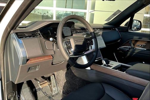 2025 Land Rover Range Rover P400 SE