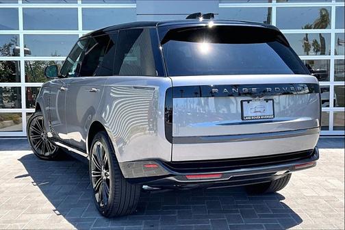 Grey 2026 Land Rover Range Rover P400 SE 7 Seat