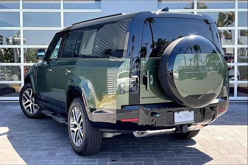 Woolstone Green Metallic 2026 Land Rover Defender P400 X-Dynamic SE