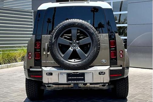 2023 Land Rover Defender 110 SE