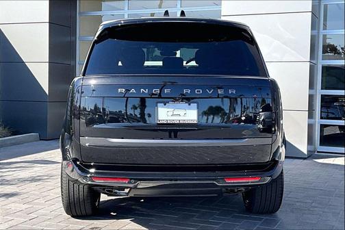 Santorini Black 2026 Land Rover Range Rover P530 SE 7 Seat