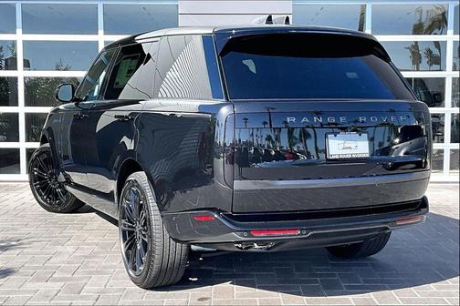Santorini Black 2026 Land Rover Range Rover P530 SE 7 Seat