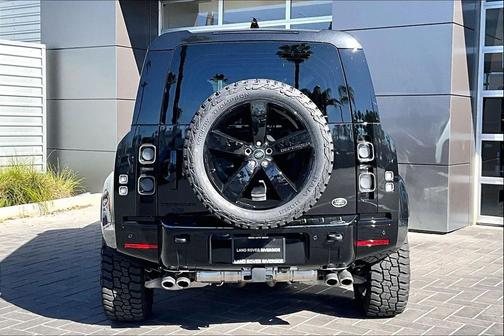 2023 Land Rover Defender 110 V8