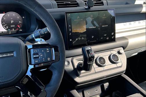 2023 Land Rover Defender 110 V8