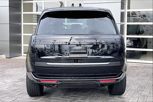 2026 Land Rover Range Rover P530 SE