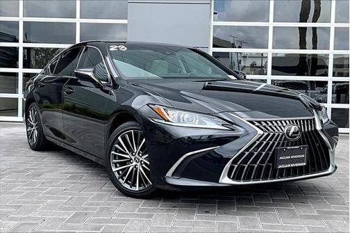 2023 Lexus ES 300h Base