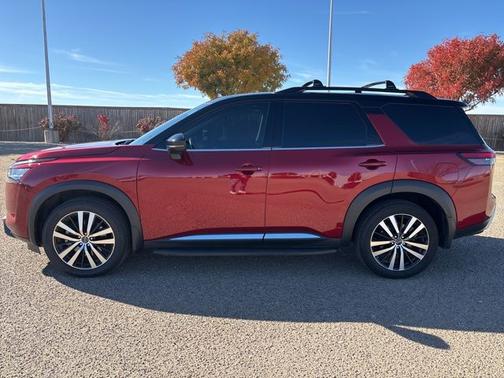 2024 Nissan Pathfinder Platinum