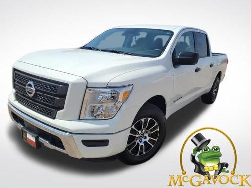 Glacier White 2022 Nissan Titan SV