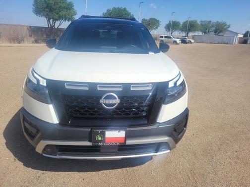 White 2024 Nissan Pathfinder Rock Creek