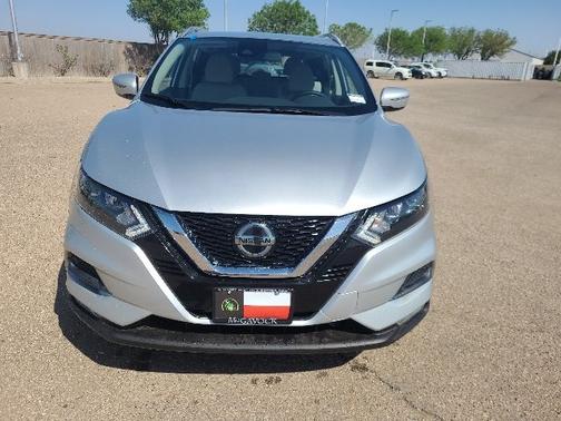 Brilliant Silver Metallic 2022 Nissan Rogue Sport SV