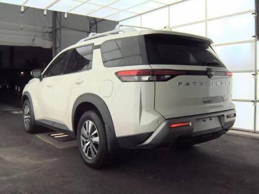 2023 Nissan Pathfinder SL 4WD