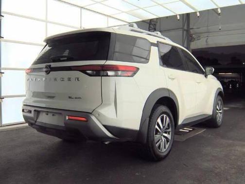 2023 Nissan Pathfinder SL 4WD