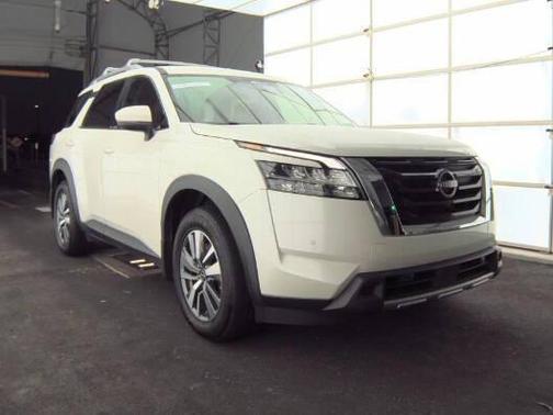 2023 Nissan Pathfinder SL 4WD