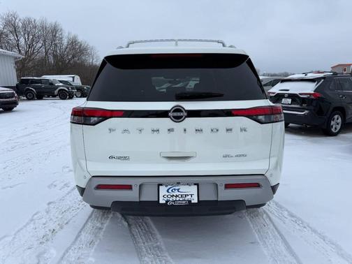 2023 Nissan Pathfinder SL 4WD