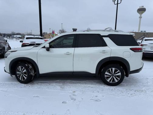 2023 Nissan Pathfinder SL 4WD